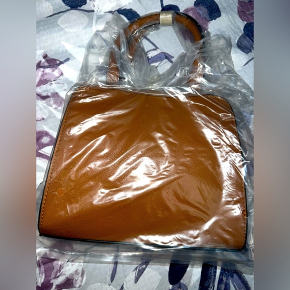 Small Vegan Leather Purse New in Packaging - Picture 10 of 10
